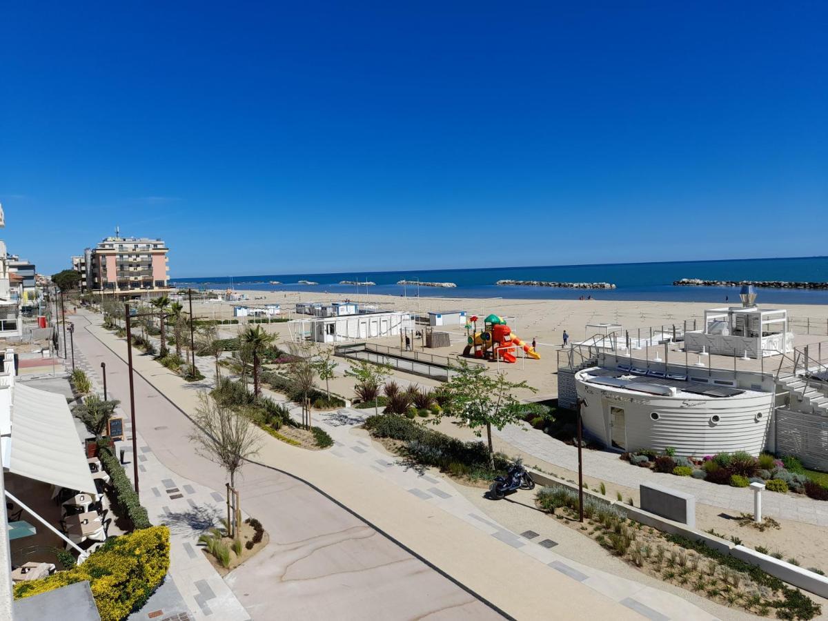 Appartamento Vista Mare Viserbella, Vicissimo Alla Fiera Rimini Eksteriør billede